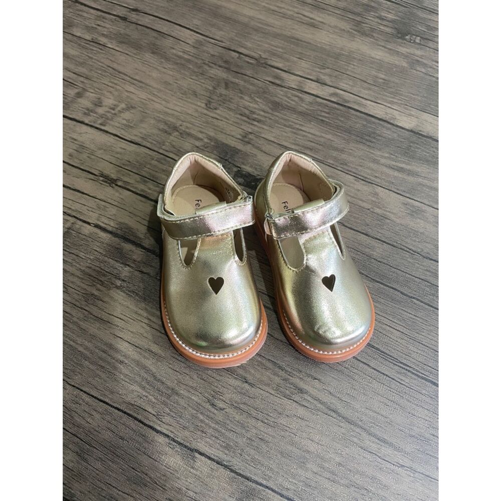 Felix & Flora girls Metallic Gold Heart Mary Jane Shoes size 5